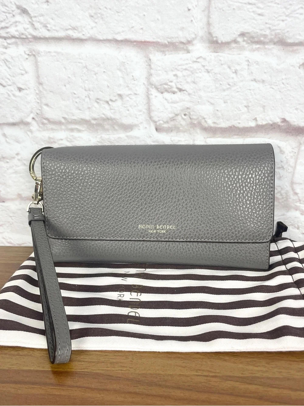Henri Bendel Uptown Organizer Gray Leather Wristlet Wallet Clutch
